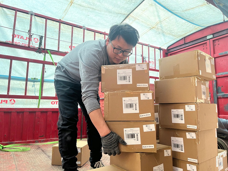 跨境钩织品装车