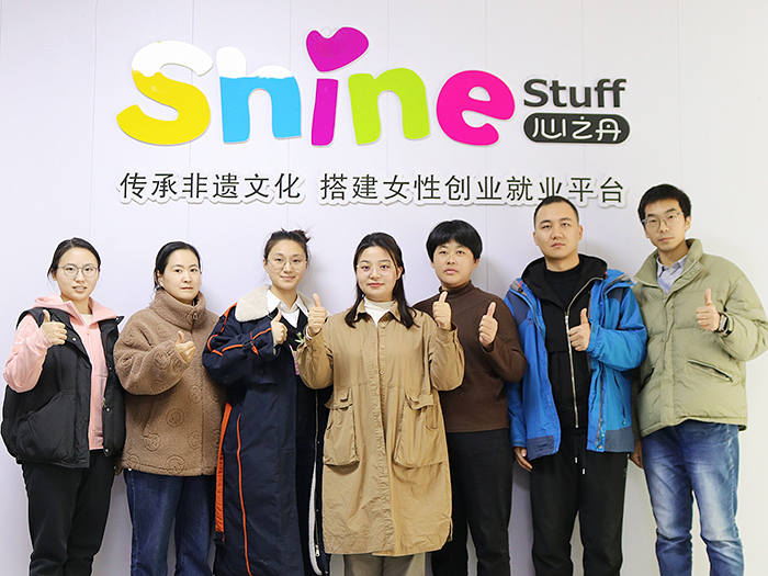 毅聆康与国内电商客户合影