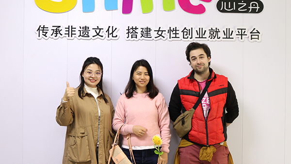 毅聆康手钩编织工艺品：开启跨境电商合作新篇章